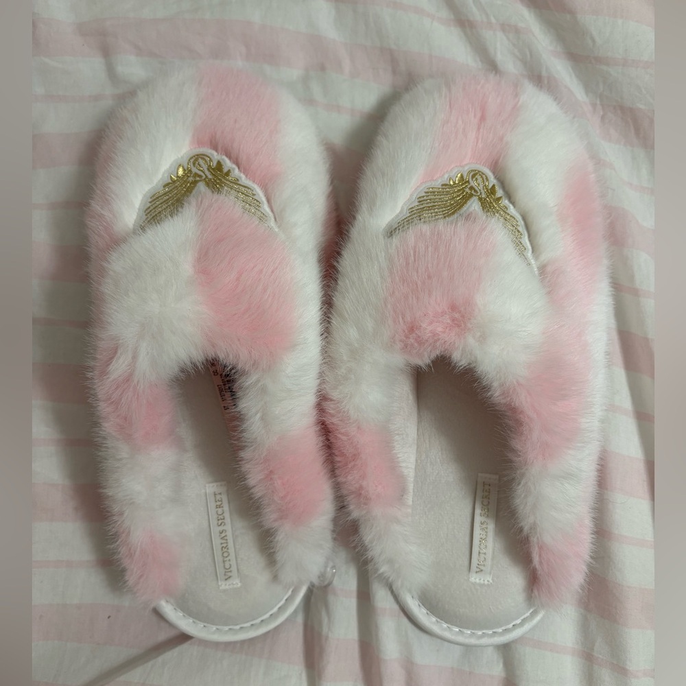 VICTORIA'S SECRET Luxe Plush Closed-Toe Slippers Heritage Stripe